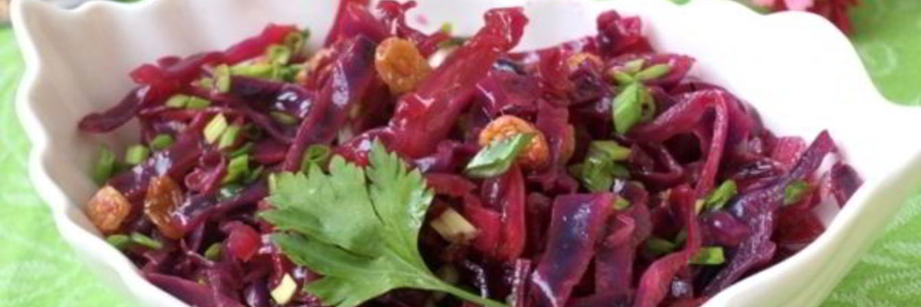 Салат из краснокочанной капусты с гранатовым соусом