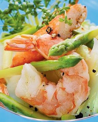 Салат из креветок и крабов со спаржей