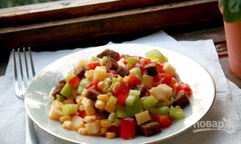 Рецепт салата из кукурузы и сухариков
