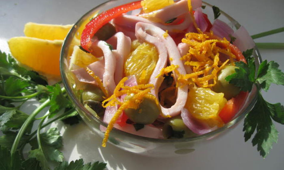 Рецепт салата из маринованных кальмаров с красным перцем и апельсином