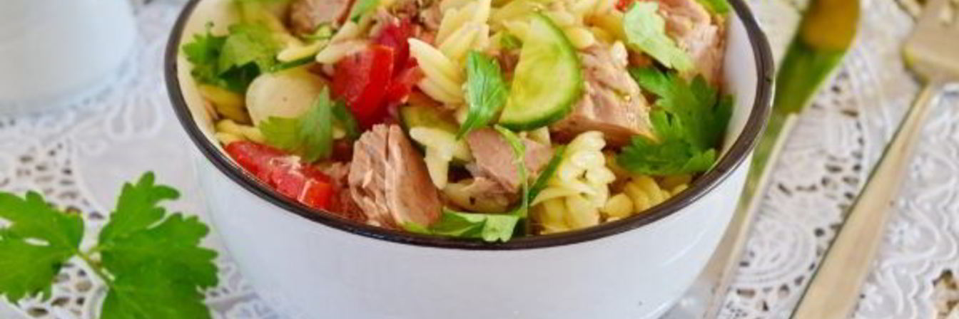 Салат из пасты орзо и консервированного тунца