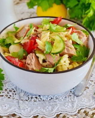 Салат из пасты орзо и консервированного тунца