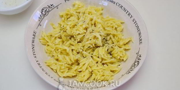 салат из пасты орзо и консервированного тунца