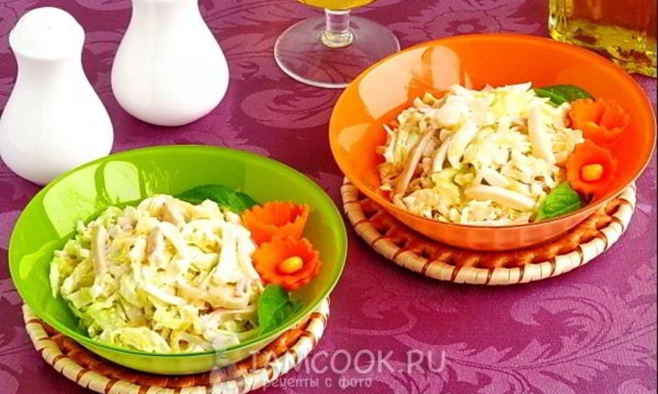 Рецепт салат из пекинской капусты, кальмаров и лука