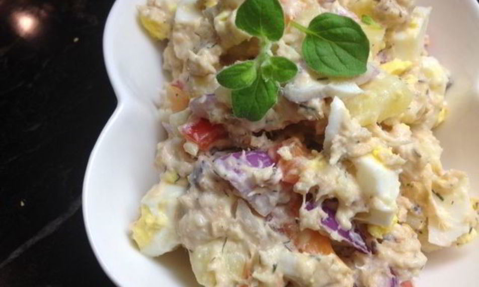 Рецепт салата из рыбных консервов