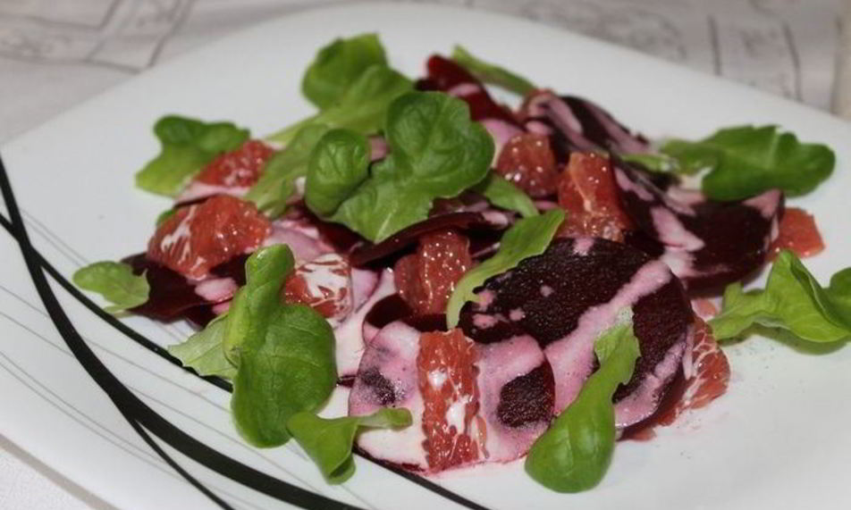 Рецепт салата из свеклы с грейпфрутом и шпинатом