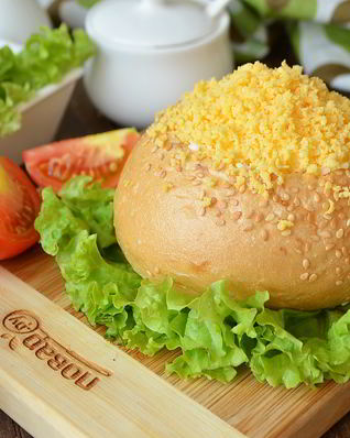 Булочки, фаршированные салатом Мимоза