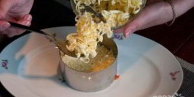 мимоза с крабовыми палочками и яблоком