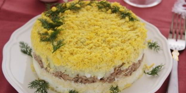 салат мимоза с сыром и сливочным маслом