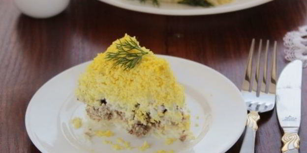 салат мимоза с сыром и сливочным маслом