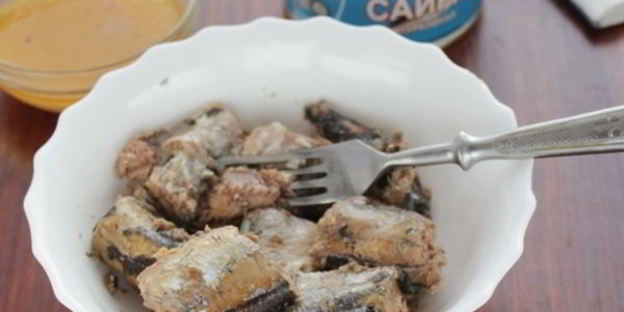 салат мимоза с сыром и сливочным маслом