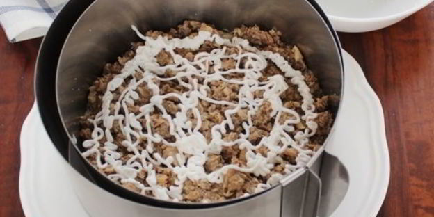 салат мимоза с сыром и сливочным маслом