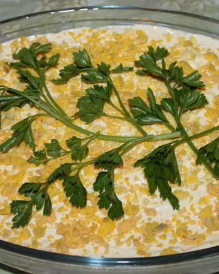 Салат Мимоза с сыром и яблоком