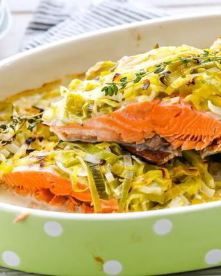 Чавыча под шубой из лука-порея