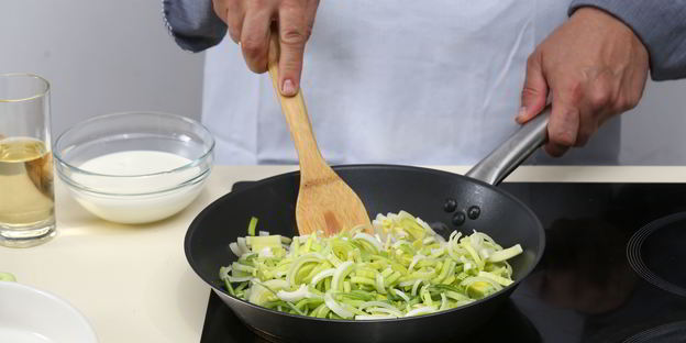 чавыча под шубой из лука-порея