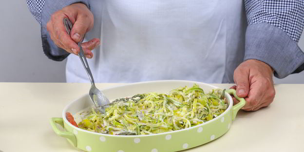 чавыча под шубой из лука-порея