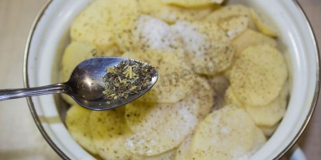 картошка под шубой в духовке