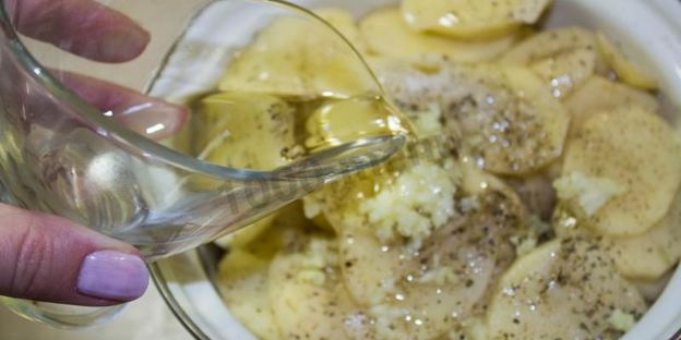 картошка под шубой в духовке