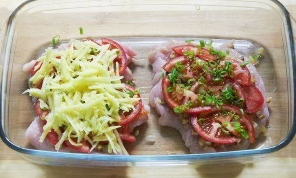 Рецепт куриной грудки под шубой из грибов и картофеля