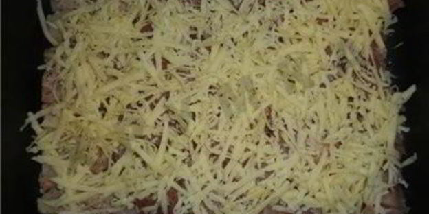 мясо с сыром и майонезом под шубой