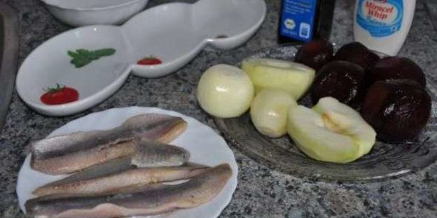 салат сельдь под шубой с яблоком