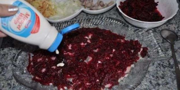 салат сельдь под шубой с яблоком