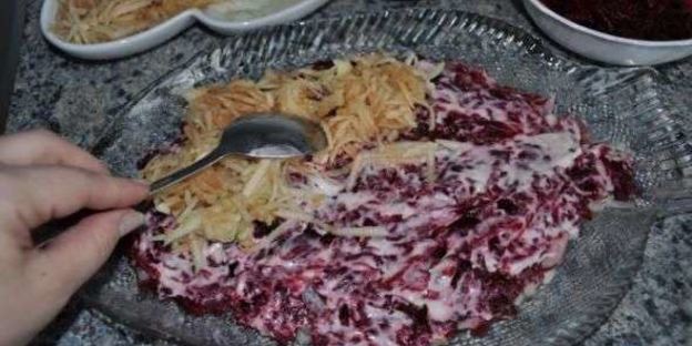 салат сельдь под шубой с яблоком