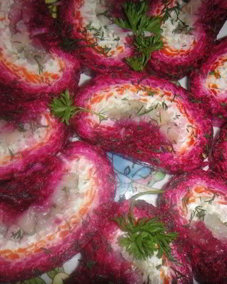 Сельдь под шубой в виде рулета