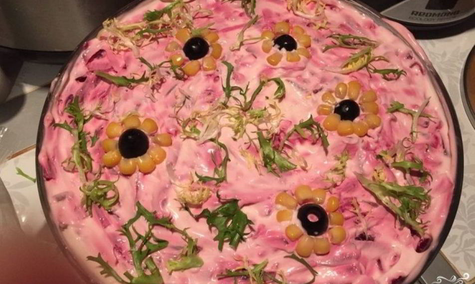 Рецепт селедки под шубой с семгой и яблоком