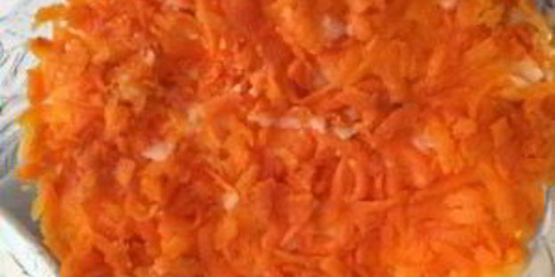 селедка под шубой с семгой и яблоком