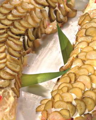 Селедка под шубой с солеными огурцами