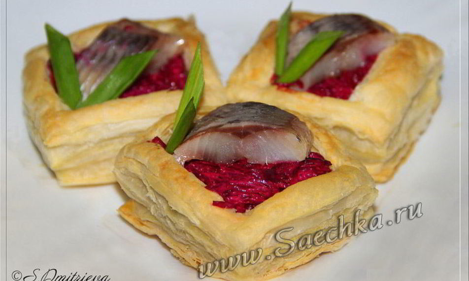 Рецепт закуски из слоеного теста селедка под шубой