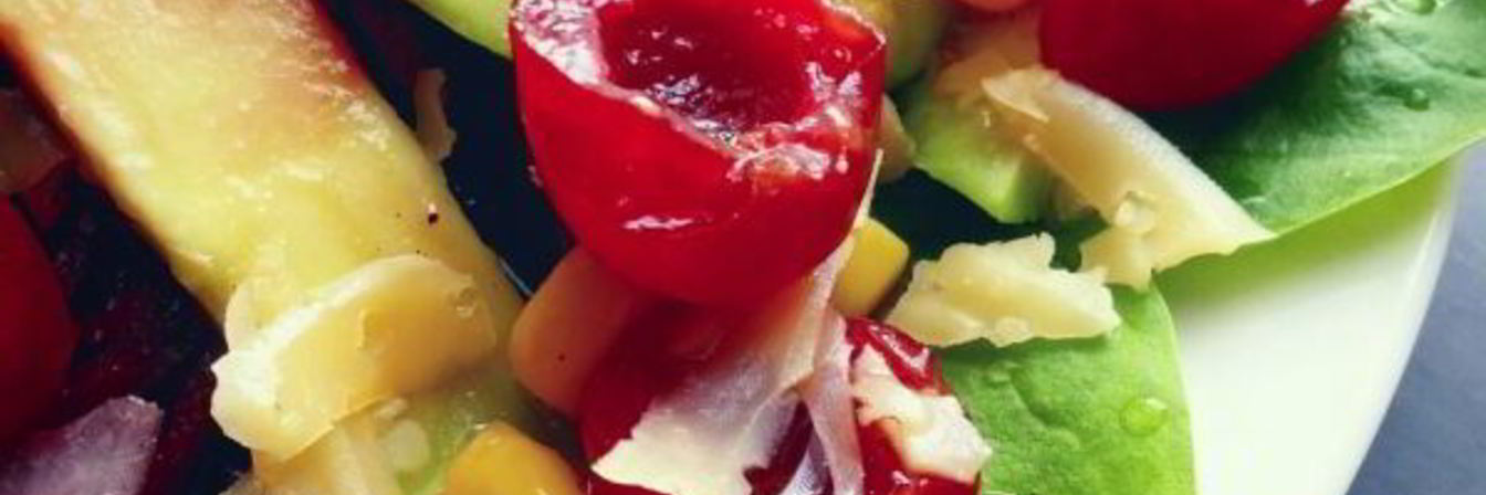 Салат с черешней, авокадо и свеклой по-корейски