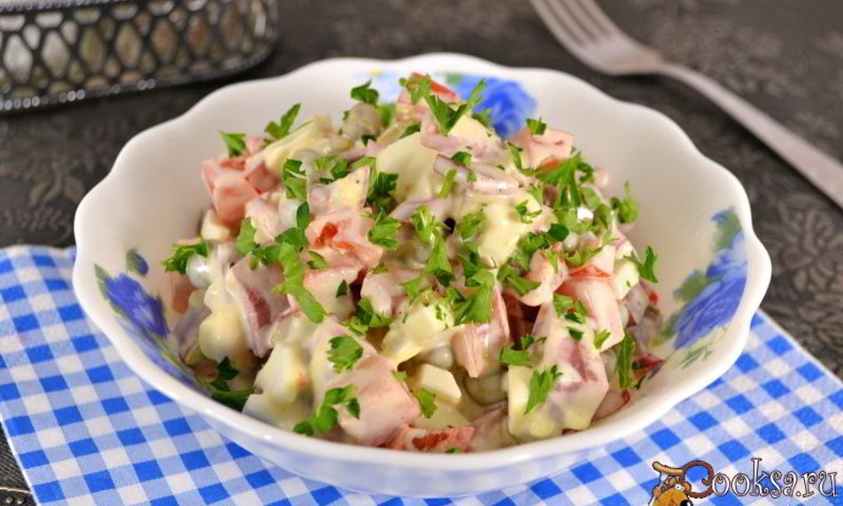 Рецепт салата с копченой колбасой и консервированным горошком