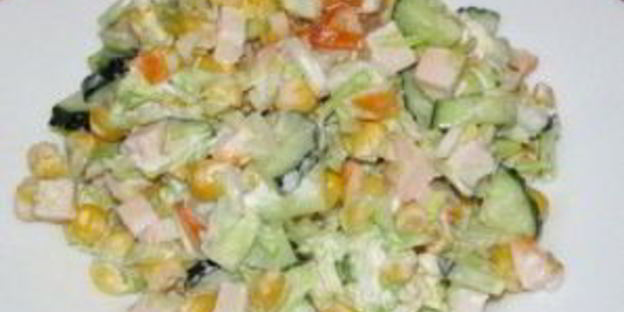 салат с копченой курицей и кукурузой