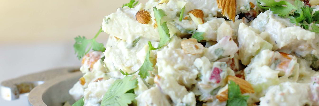 Салат с копченой курицей и сельдереем