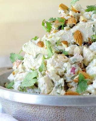 Салат с копченой курицей и сельдереем