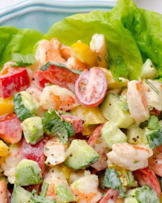 Салат с креветками и салатом