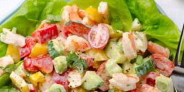 салат с креветками и салатом