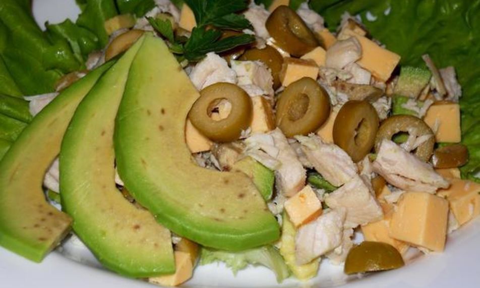 Рецепт салата с курицей и авокадо