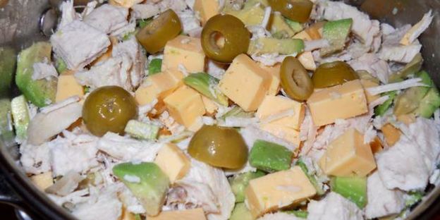 салат с курицей и авокадо