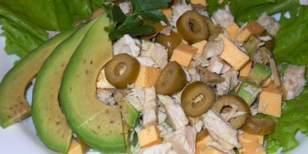 салат с курицей и авокадо