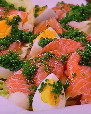 Салат с лососем и креветками