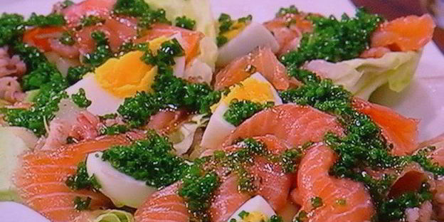 салат с лососем и креветками