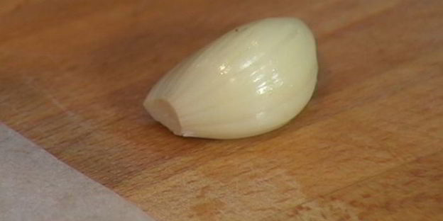 салат с мини-осьминожками