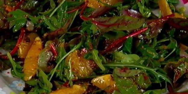 салат с мини-осьминожками