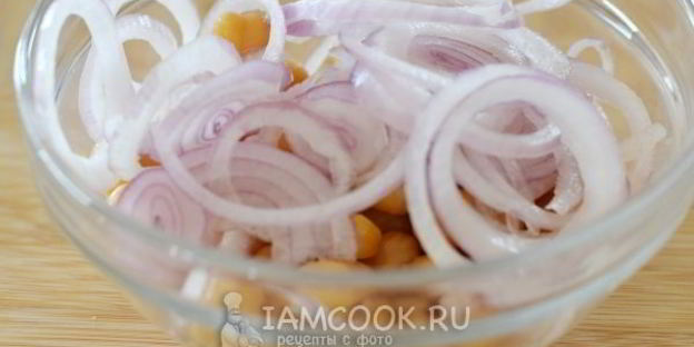 салат с нутом и болгарским перцем