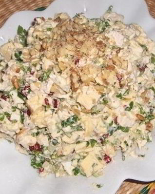 Салат с омлетом и ветчиной