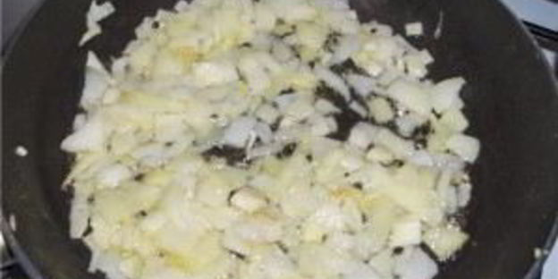 салат с омлетом и ветчиной