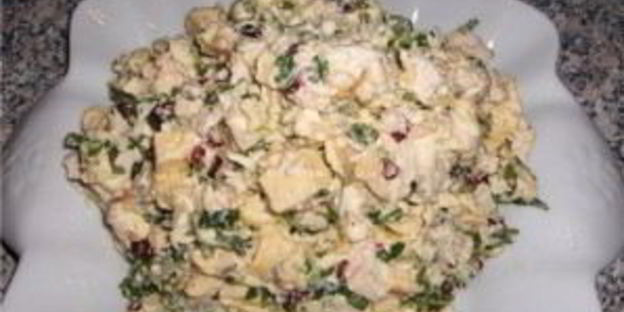 салат с омлетом и ветчиной